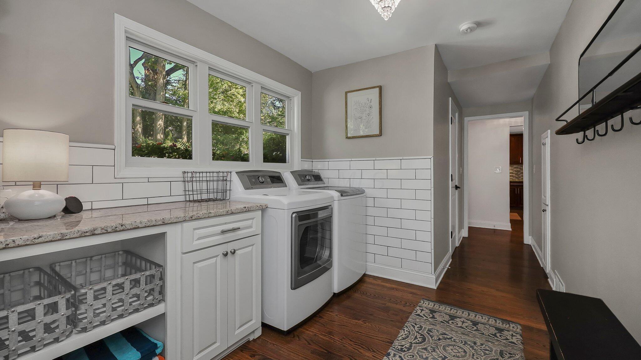 4556 Langport Road Upper Arlington, OH 43220 - Photo 30 of 66 1st Floor Laundry / Mudroom
