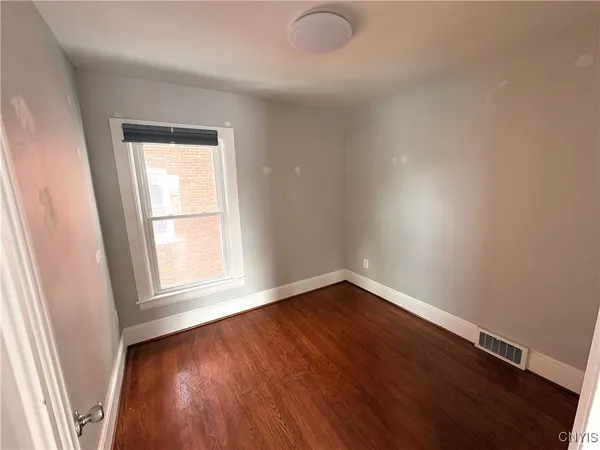 $1,200 | 90 Washington Street, Auburn, NY 13021