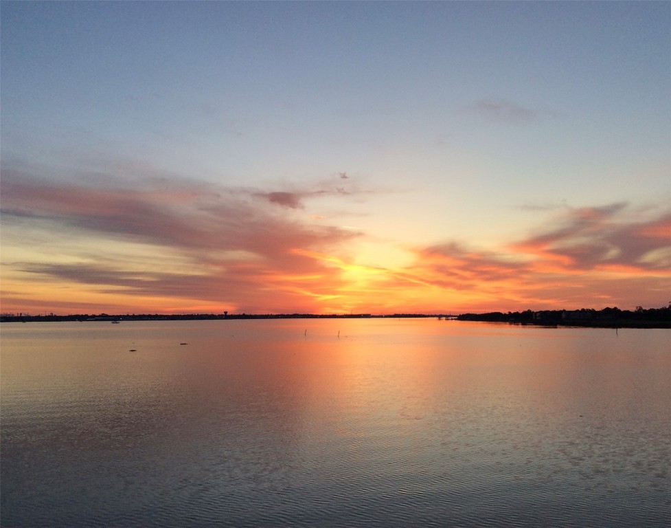 401 Lakeside Lane, Unit 203 Houston, TX 77058 - Photo 1 of 10 a view of an ocean