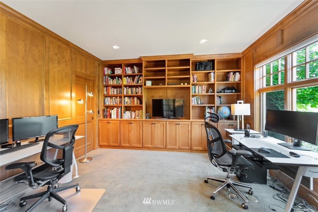 3028 Hunts Point Circle Hunts Point, WA 98004 - Photo 12 of 24