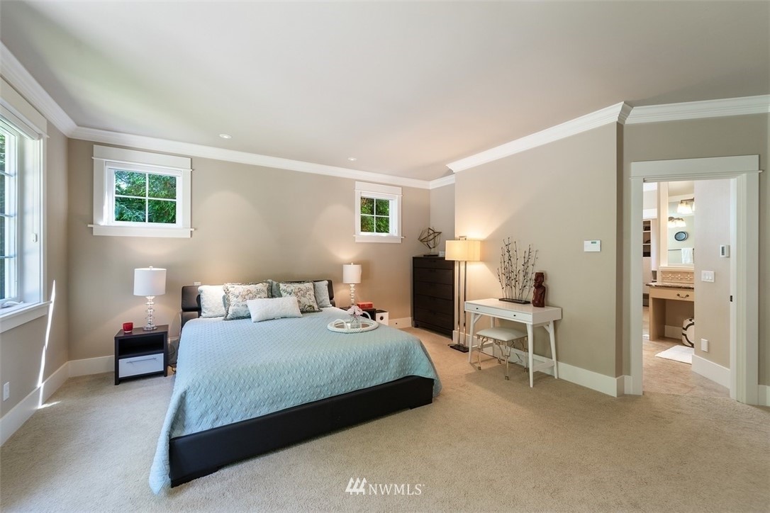 3028 Hunts Point Circle Hunts Point, WA 98004 - Photo 13 of 24