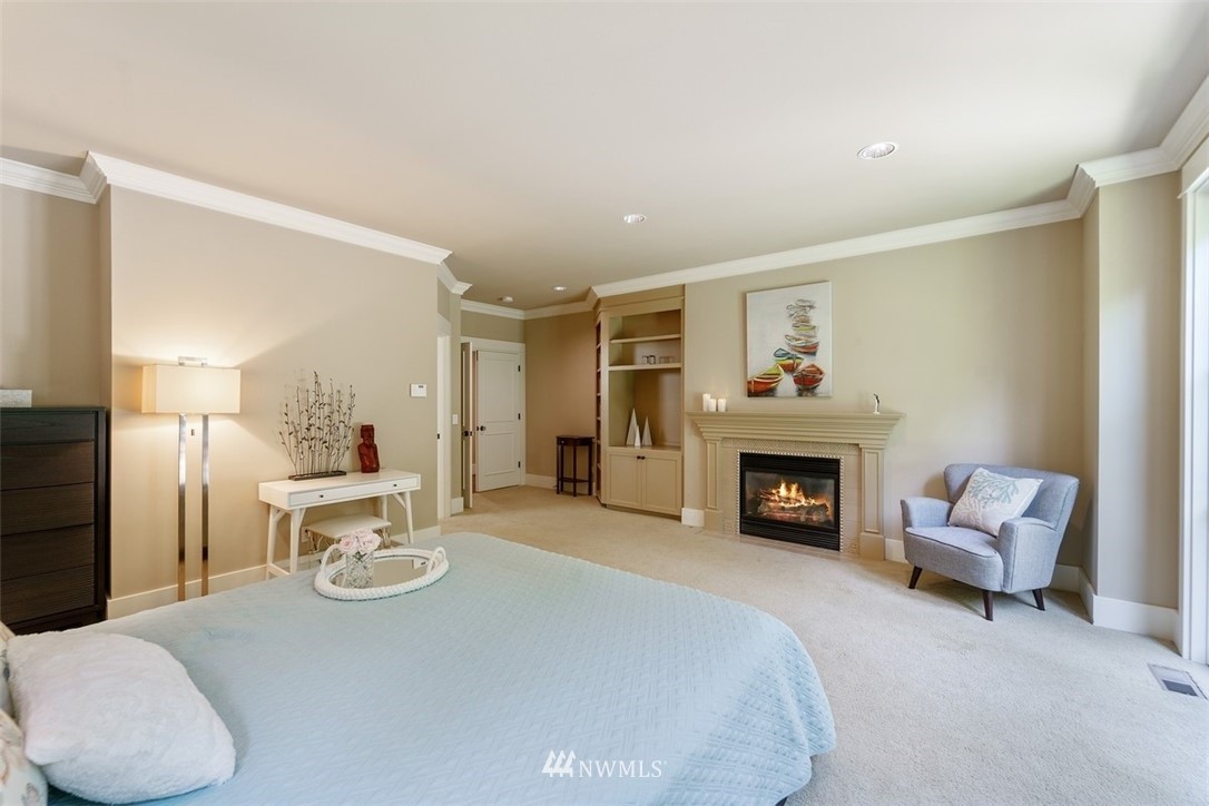 3028 Hunts Point Circle Hunts Point, WA 98004 - Photo 14 of 24