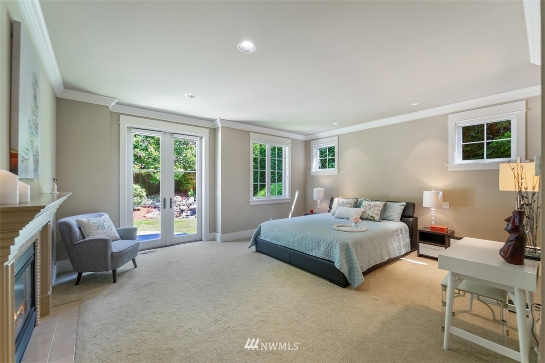 3028 Hunts Point Circle Hunts Point, WA 98004 - Photo 15 of 24