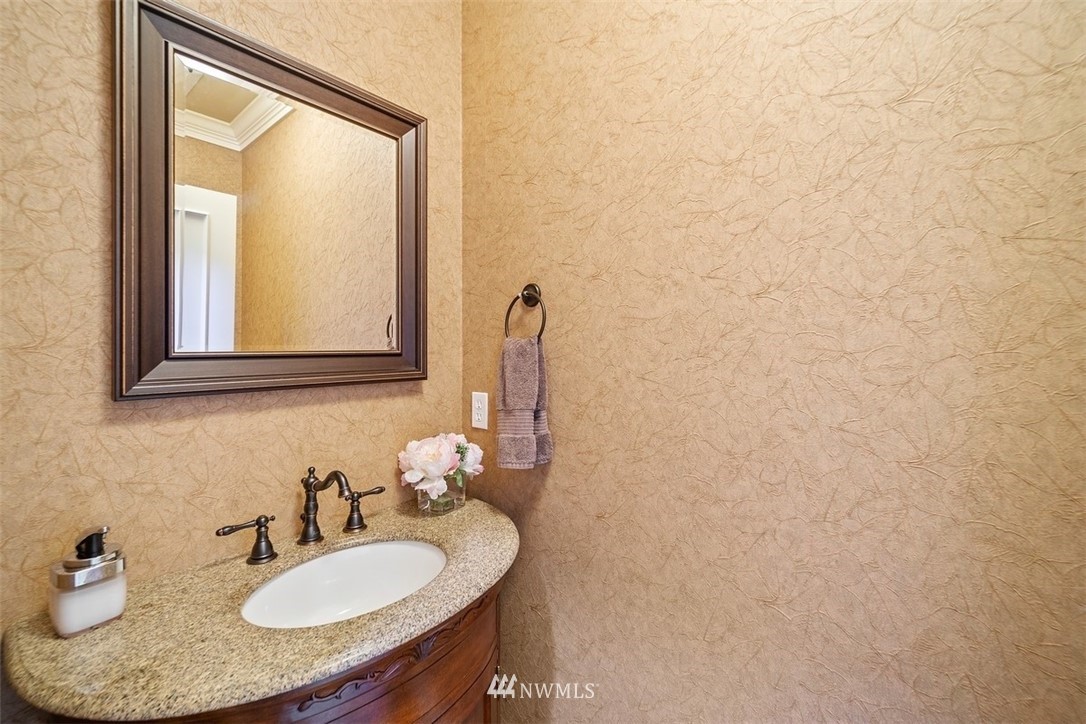 3028 Hunts Point Circle Hunts Point, WA 98004 - Photo 20 of 24