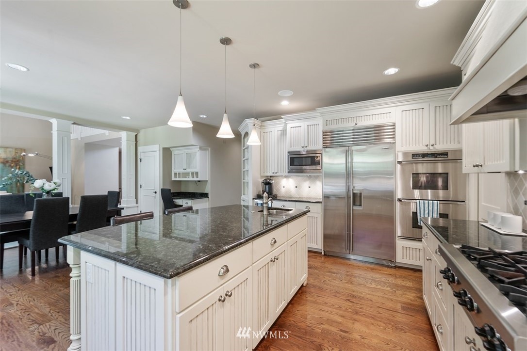 3028 Hunts Point Circle Hunts Point, WA 98004 - Photo 8 of 24