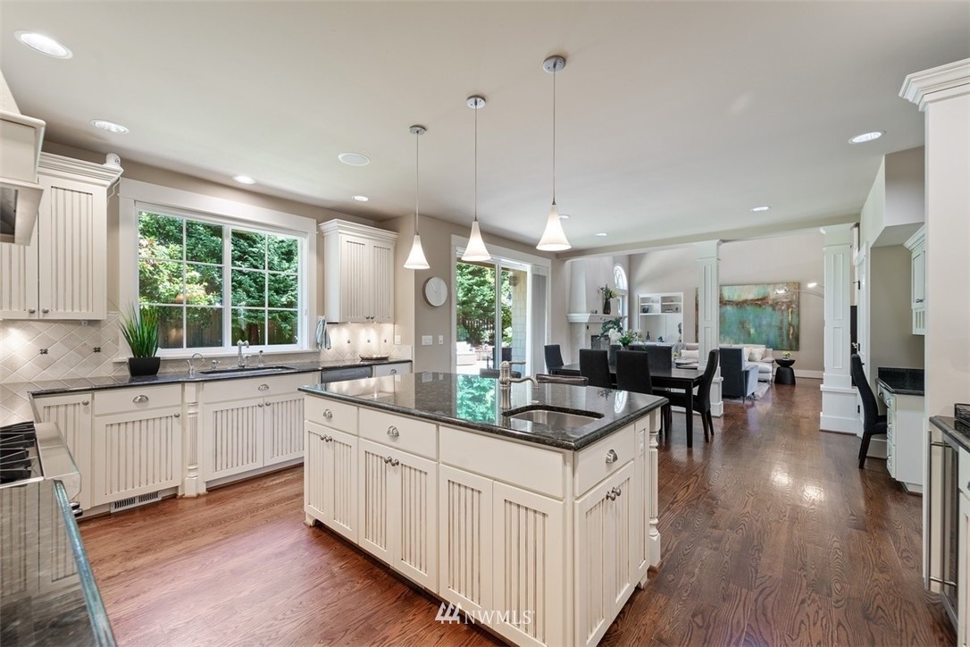 3028 Hunts Point Circle Hunts Point, WA 98004 - Photo 9 of 24