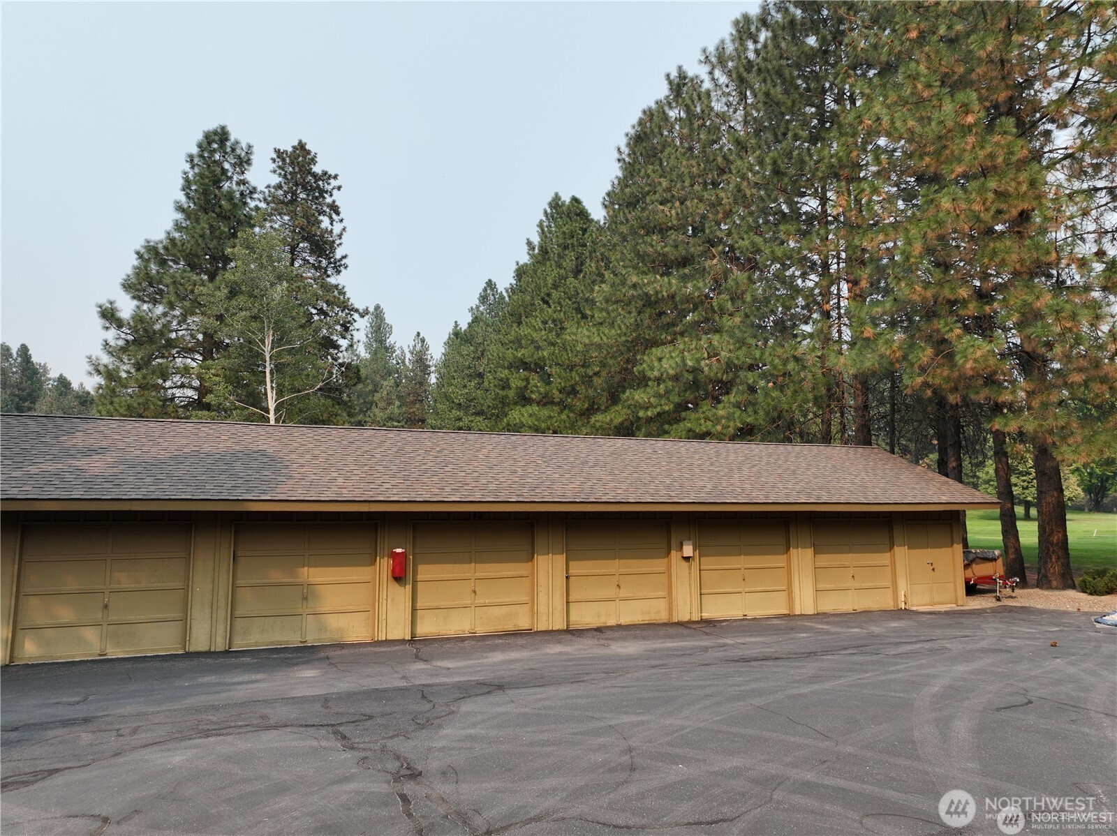 8975 Icicle Road, Unit F Leavenworth, WA 98826 - Photo 28 of 31 a backyard of a house