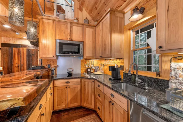 $1,875,000 | 1 Sanctuary Lane, Meredith, NH 03253