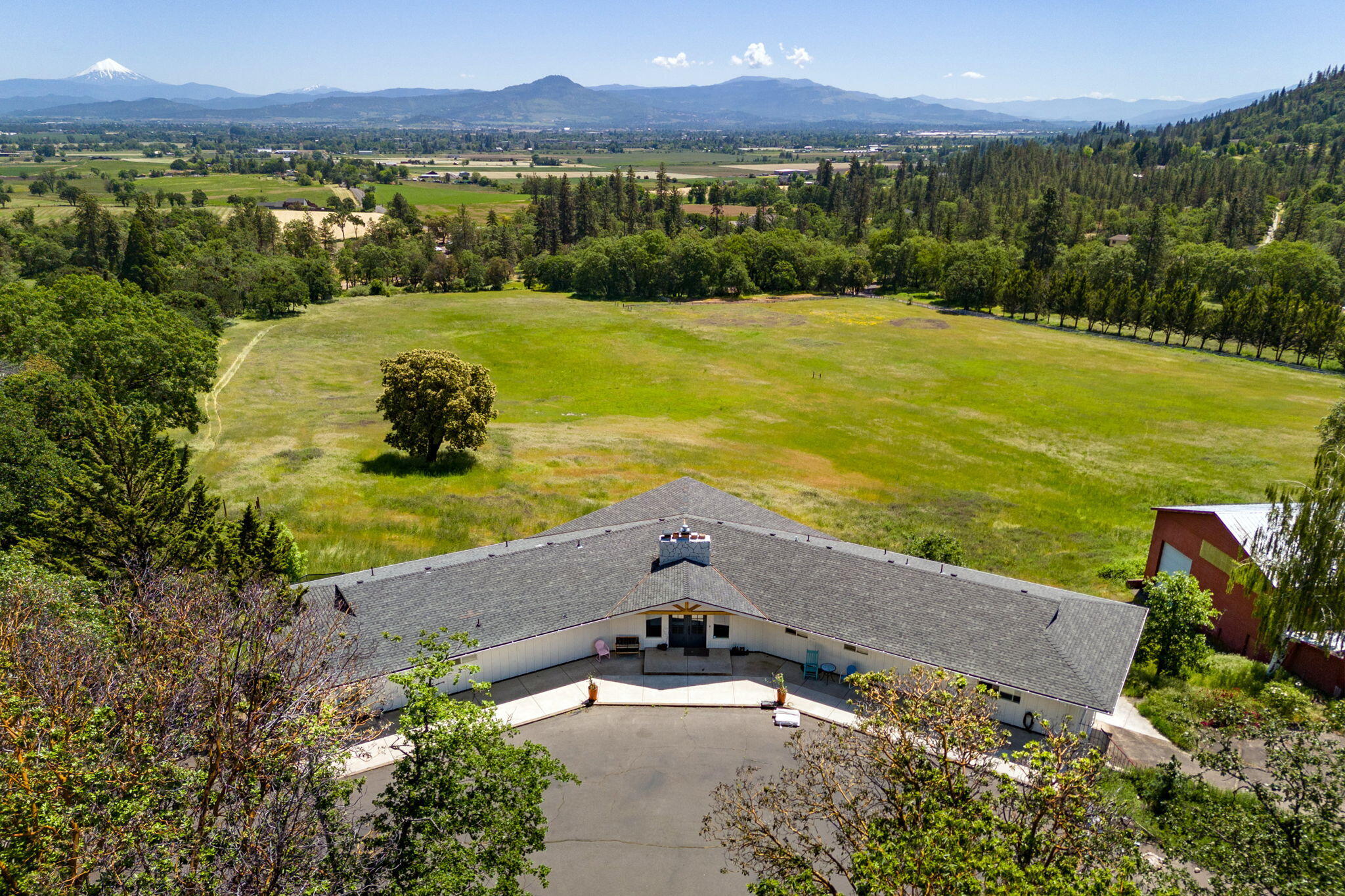 4640 Scenic Avenue Central Point, OR 97502 - Photo 3 of 97 RogueValley