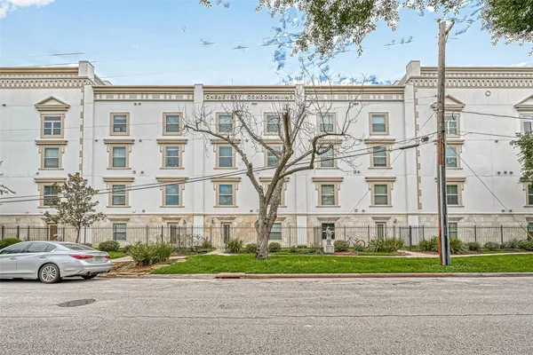 $2,100 | 3501 Chenevert Street, Unit 17, Houston, TX 77004