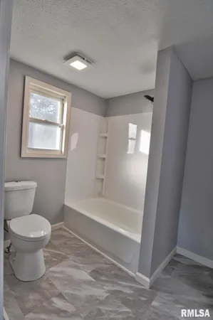 $164,900 | 614 Virginia Avenue, Taylorville, IL 62568