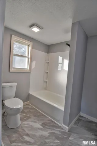 $169,900 | 614 Virginia Avenue, Taylorville, IL 62568