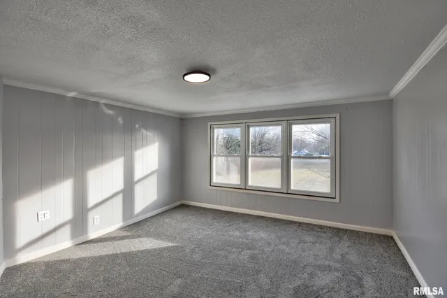 $169,900 | 614 Virginia Avenue, Taylorville, IL 62568