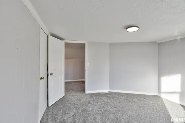 $164,900 | 614 Virginia Avenue, Taylorville, IL 62568