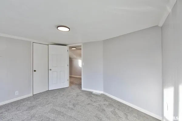 $164,900 | 614 Virginia Avenue, Taylorville, IL 62568