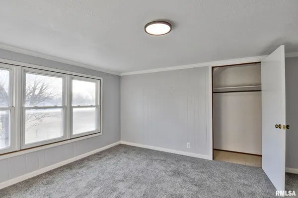 $164,900 | 614 Virginia Avenue, Taylorville, IL 62568