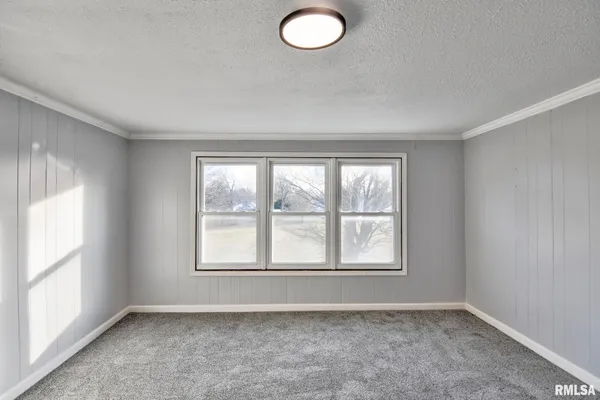 $164,900 | 614 Virginia Avenue, Taylorville, IL 62568