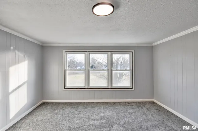 $169,900 | 614 Virginia Avenue, Taylorville, IL 62568