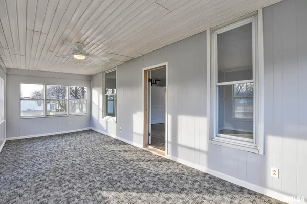 $164,900 | 614 Virginia Avenue, Taylorville, IL 62568