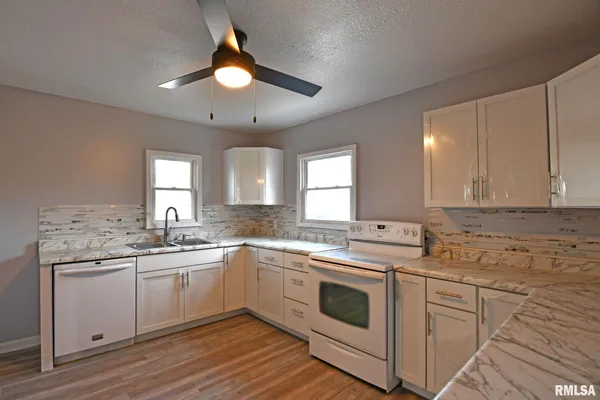 $164,900 | 614 Virginia Avenue, Taylorville, IL 62568