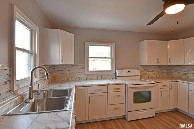 $169,900 | 614 Virginia Avenue, Taylorville, IL 62568