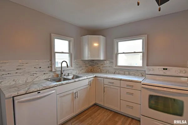 $164,900 | 614 Virginia Avenue, Taylorville, IL 62568