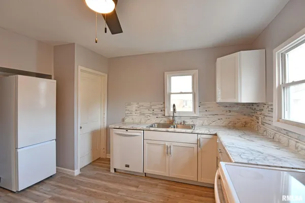 $164,900 | 614 Virginia Avenue, Taylorville, IL 62568