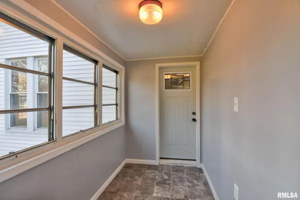 $164,900 | 614 Virginia Avenue, Taylorville, IL 62568