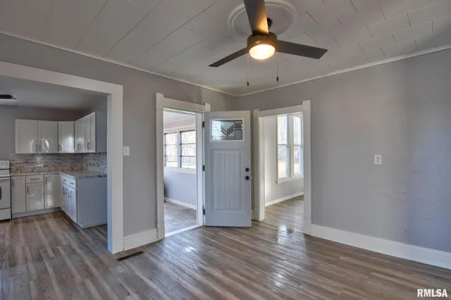 $169,900 | 614 Virginia Avenue, Taylorville, IL 62568