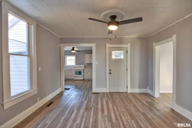 $169,900 | 614 Virginia Avenue, Taylorville, IL 62568