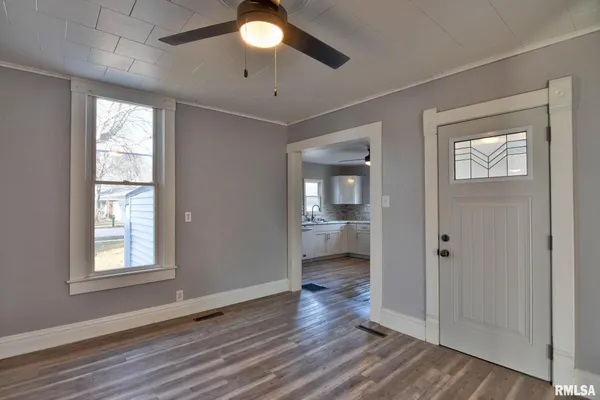 $164,900 | 614 Virginia Avenue, Taylorville, IL 62568