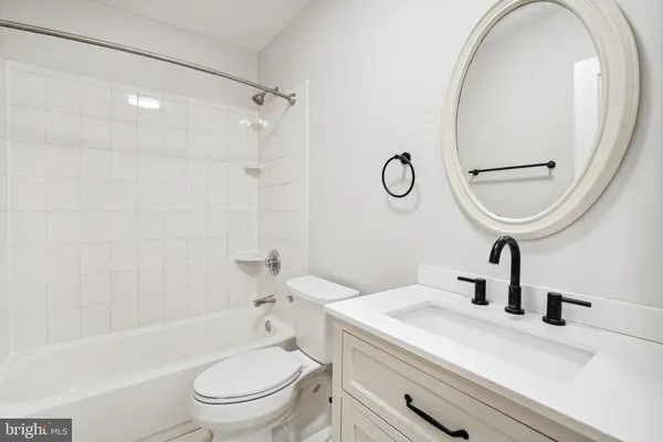 $2,950 | 1221 D Street Northeast, Washington, DC 20002