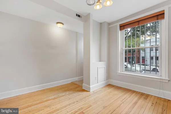 $2,950 | 1221 D Street Northeast, Washington, DC 20002