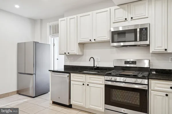 $2,950 | 1221 D Street Northeast, Washington, DC 20002