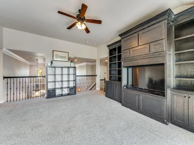 a view of empty room with a ceiling fan