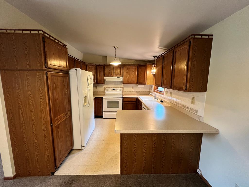 1105 S Ridgeway Avenue Sturgeon Bay, WI 54235 - Photo 12 of 33