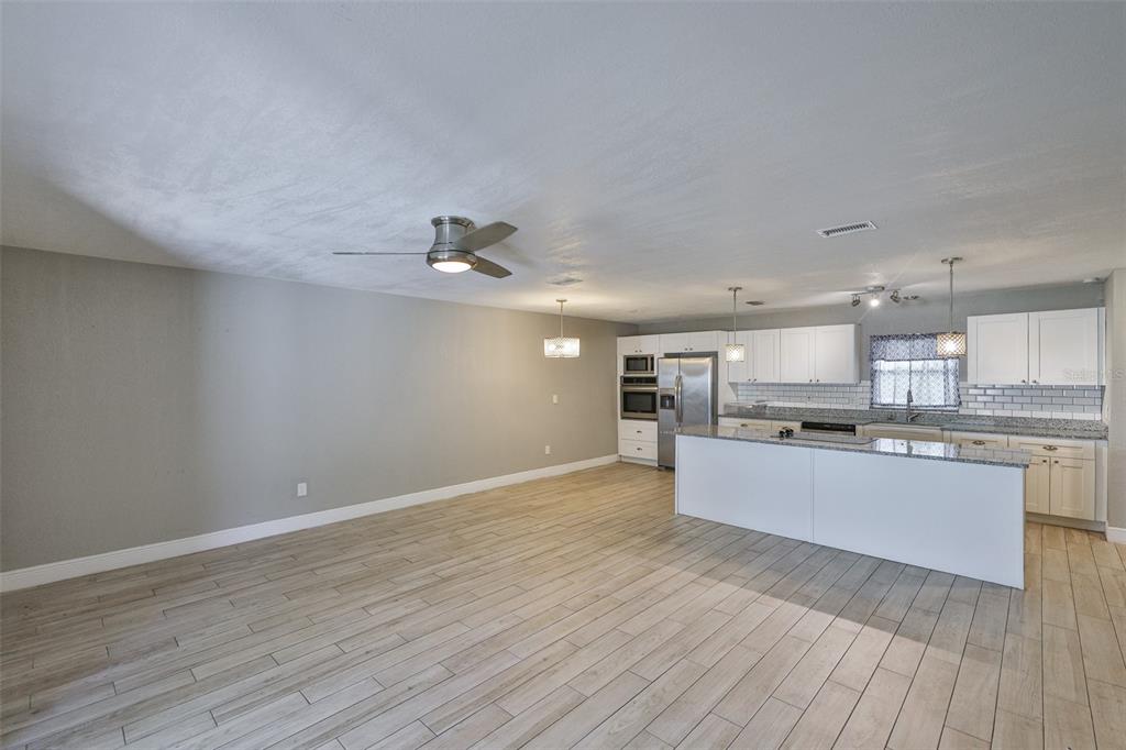 12372 113th Street Largo, FL 33778 - Photo 5 of 29