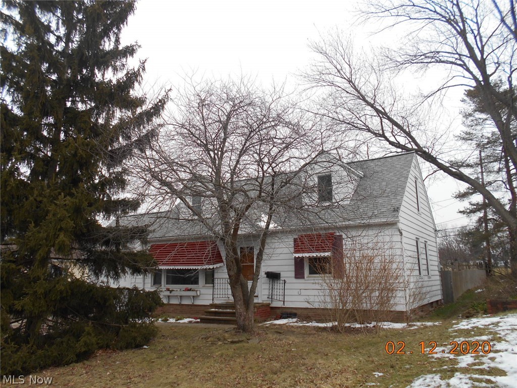 943 Learidge Road Cleveland, OH 44124 - Photo 2 of 16