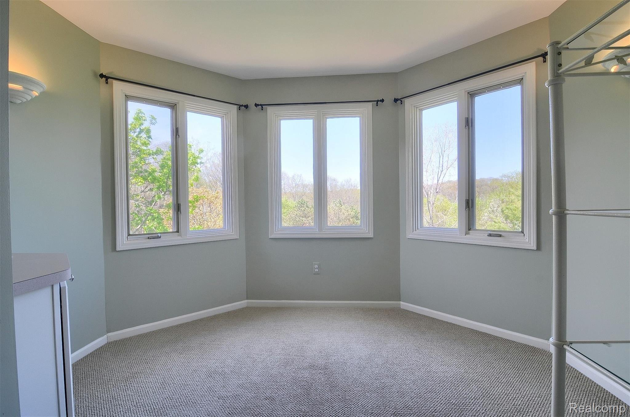 4049 Oak Tree Circle Rochester, MI 48306 - Photo 22 of 38 22-Master Bedrom Closet.jpg