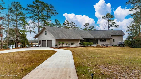 $789,500 | 138 Shoreline Court, Oriental, NC 28571