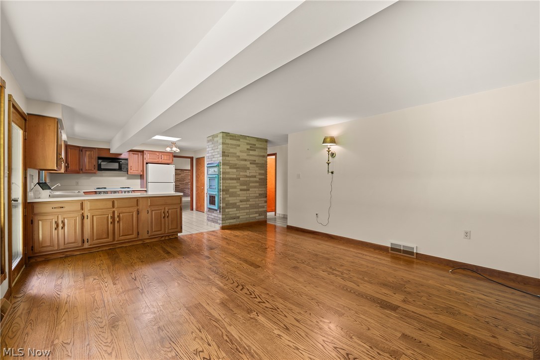 18930 Story Road Cleveland, OH 44126 - Photo 11 of 36