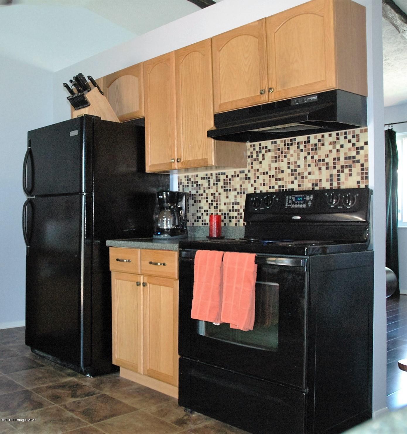 5009 Oldshire Road Louisville, KY 40229 - Photo 6 of 22 DSC_9792