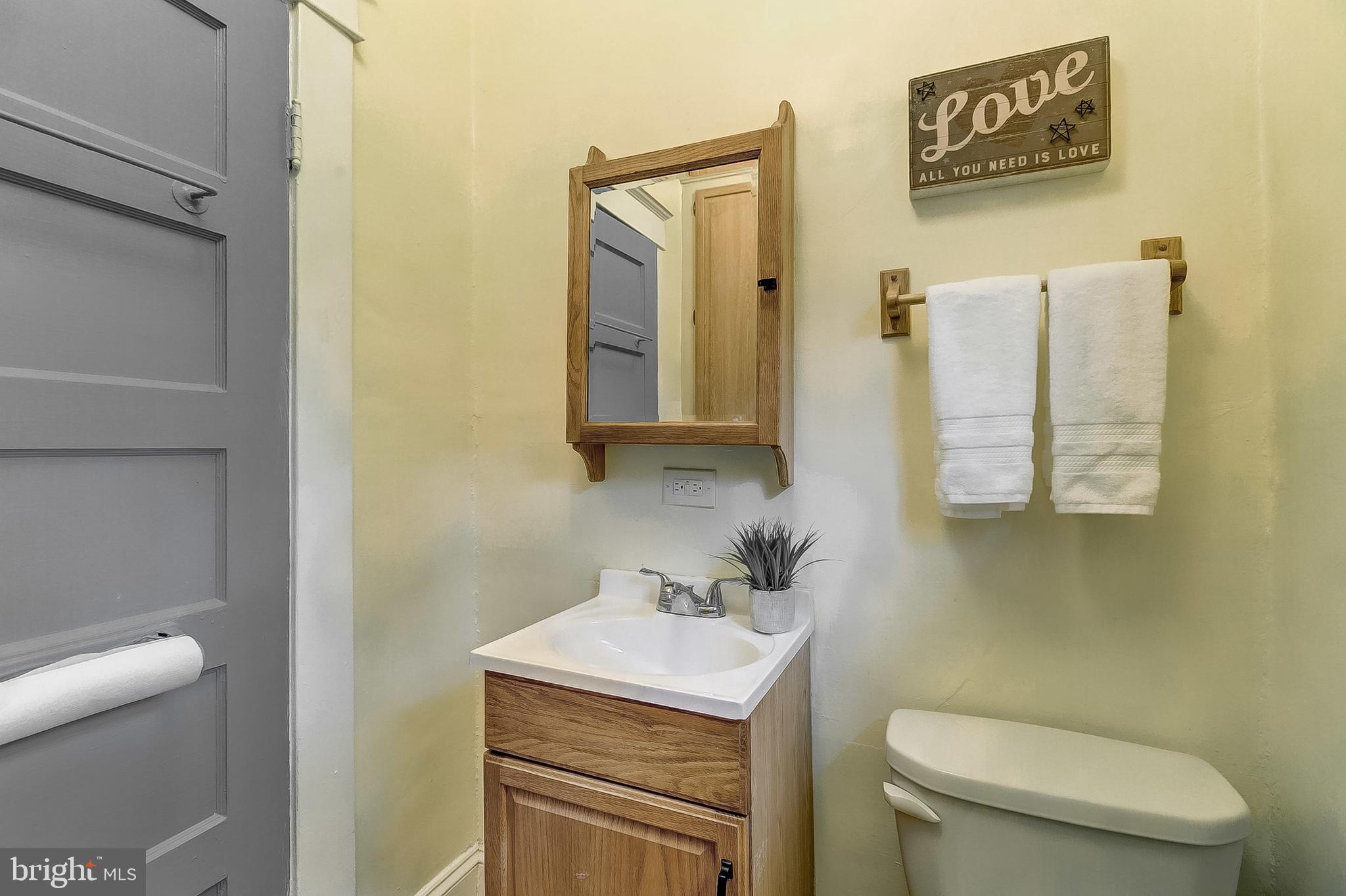 18 Ridge Road Baltimore, MD 21228 - Photo 14 of 31 Powder Room