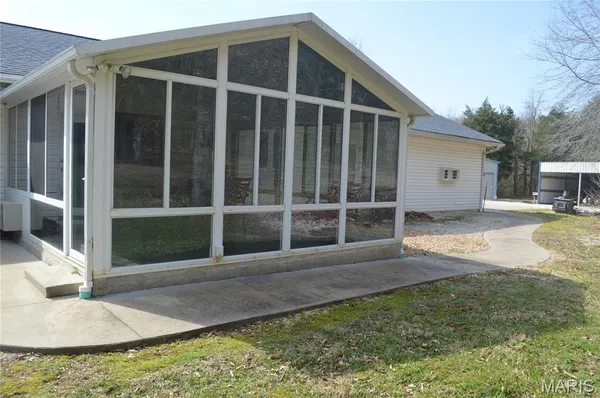 $719,500 | 222 Scanland Farm Road, Montgomery City, MO 63361