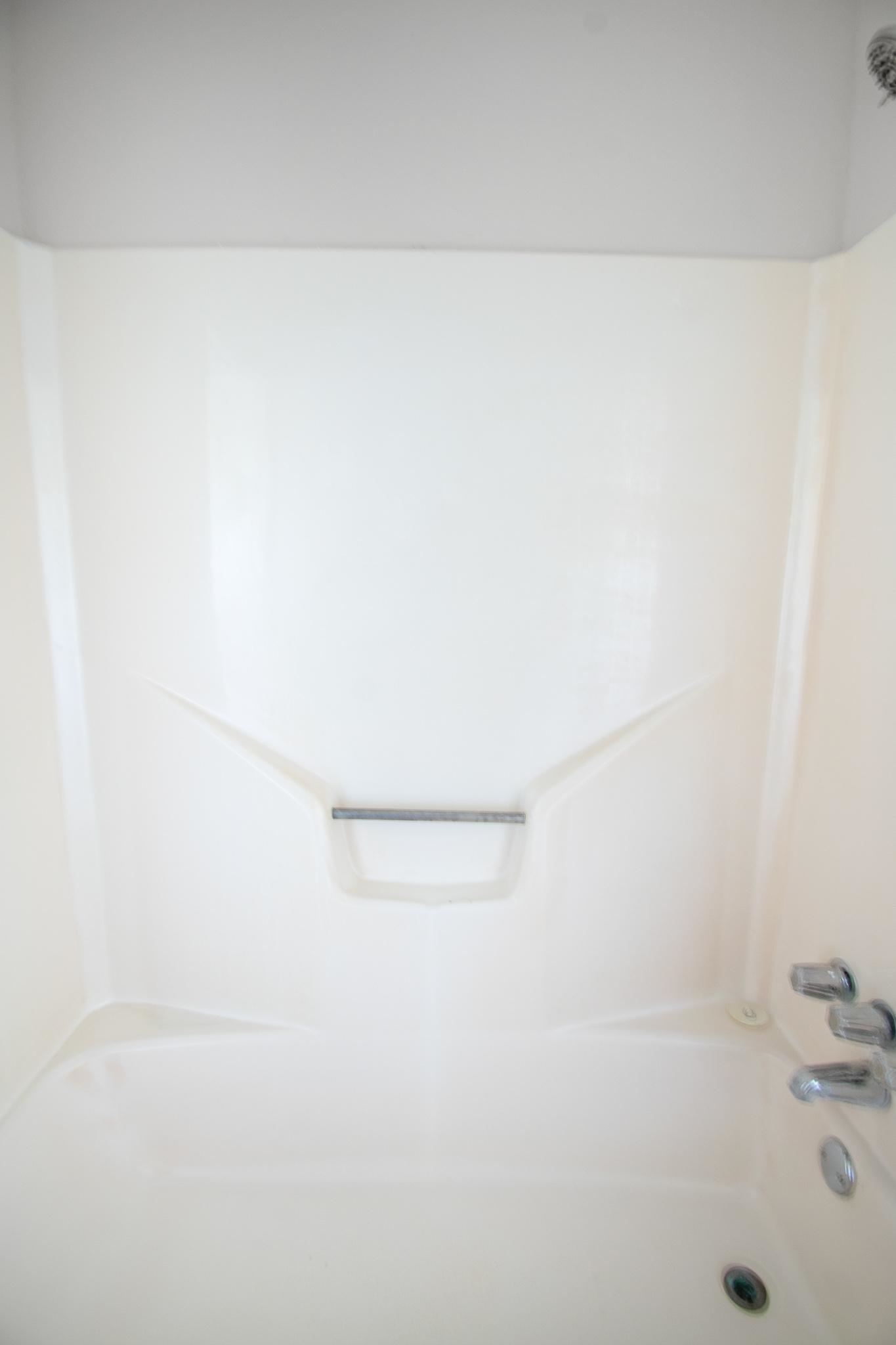 4775 Allrand Road Memphis, TN 38118 - Photo 18 of 21 a bathroom with a bathtub