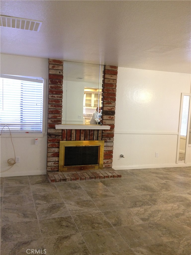 10482 Sagecrest Drive Moreno Valley, CA 92557 - Photo 8 of 24