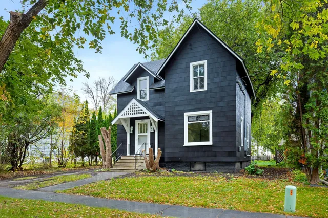 $2,000 | 361 8th Avenue South, Fargo, ND 58103