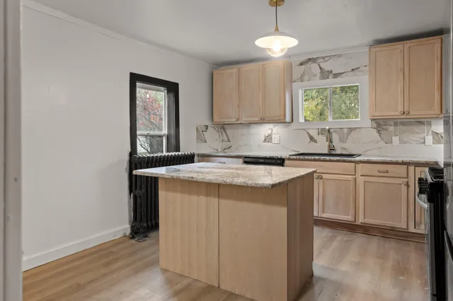 $2,000 | 361 8th Avenue South, Fargo, ND 58103