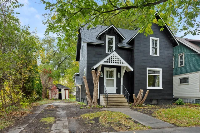 $2,000 | 361 8th Avenue South, Fargo, ND 58103