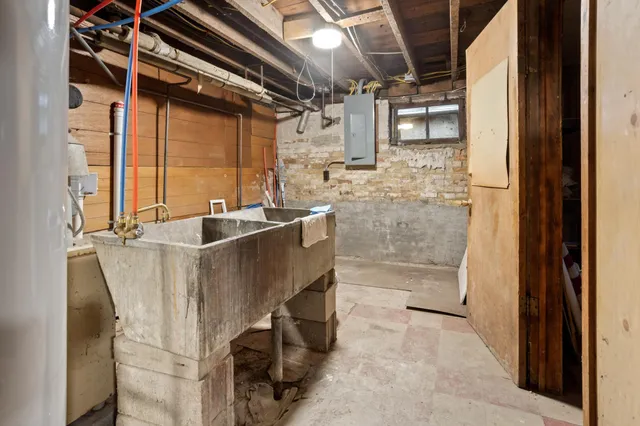 $2,000 | 361 8th Avenue South, Fargo, ND 58103